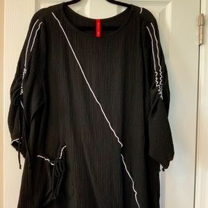 IC Collection Women’s Black & White Tunic Worn Once 2X